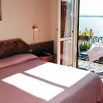 Paradiso Hotel 4*